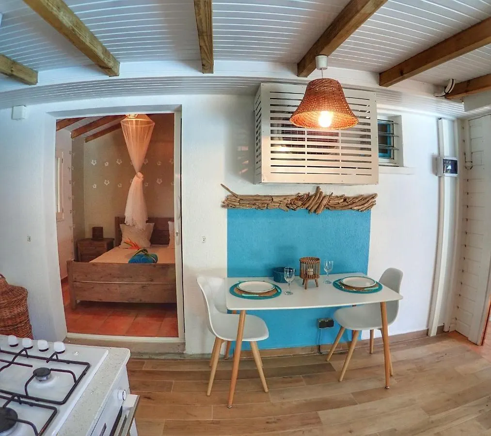 Gite Kaz A Topaze, Piscine, Jardin Tropical Sainte-Rose Apartament